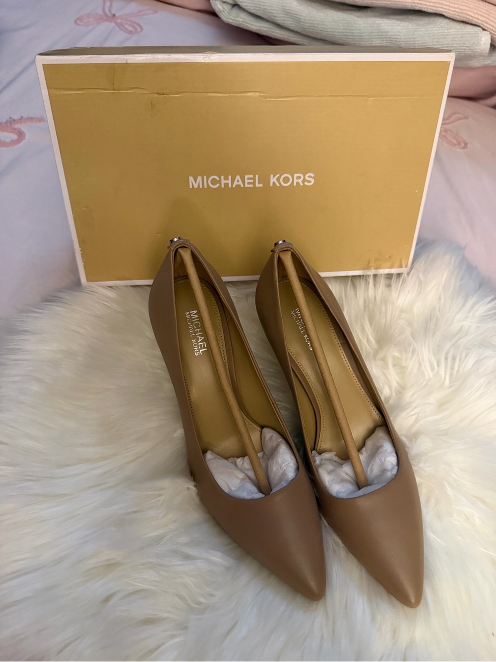 MICHAEL KORS Leather Pointed-Toe Pumps in Tan